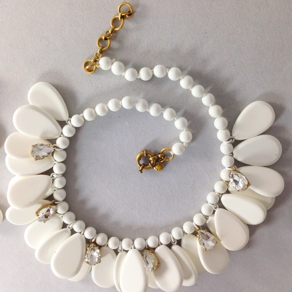 J CREW DANGLING TEARDROP NECKLACE